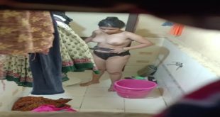 Beautiful Young Girl Nude In Bathroom Spys